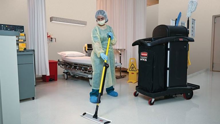 A hospital staff cleaning a ward using HYGEN™ PUlSE™ Microfibre Mop Kit and Rubbermaid Commercial Executive High Security Janitorial Cleaning Cart