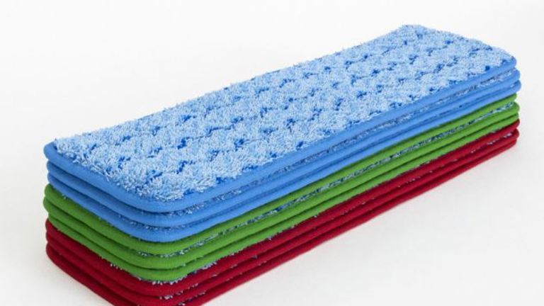 Rubbermaid HYGEN™ Microfibre Mop Pads designed for cleaning various surfaces.